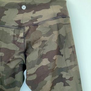Lulu lemon size 6